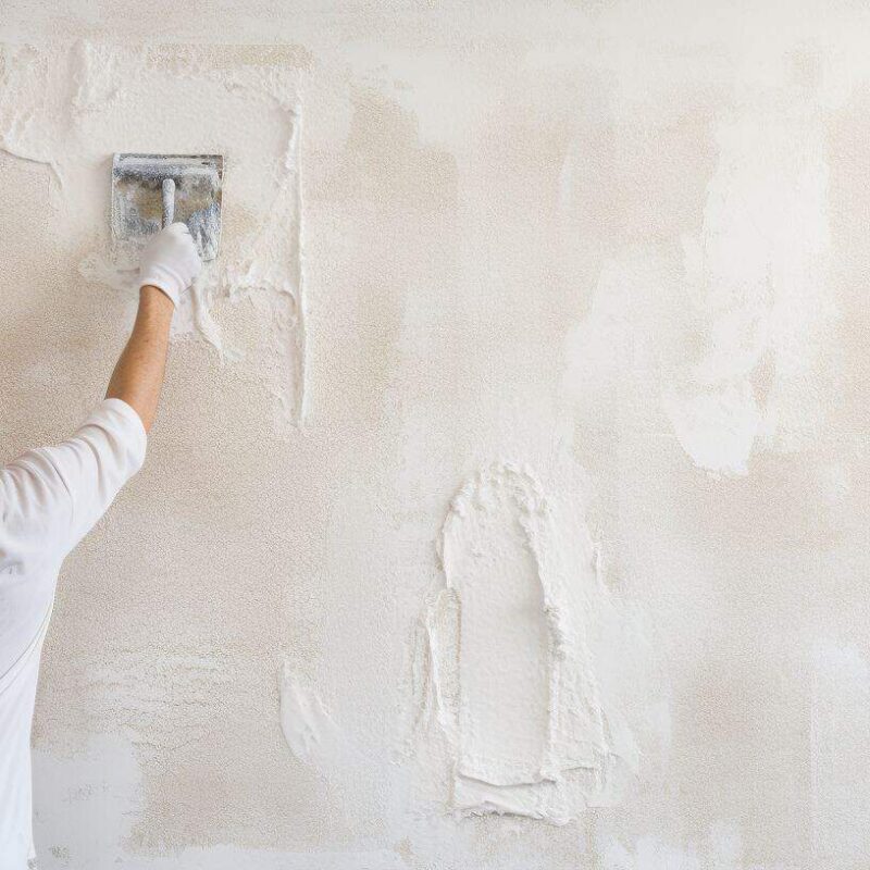 sydney plasterer creating a textured finish on a Venetian plaster wall using a texturing trowel